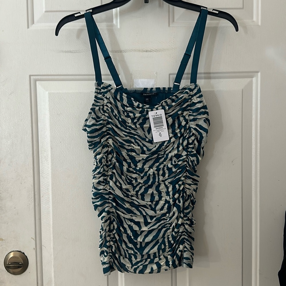 TORRID Stretch Mesh Cropped Shirred Cami: ZEBRA (BLUE/WHITE: NWT: SIZE 00 (M/L)
